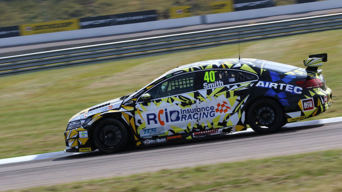 Smith holds on for first BTCC win since 2014
