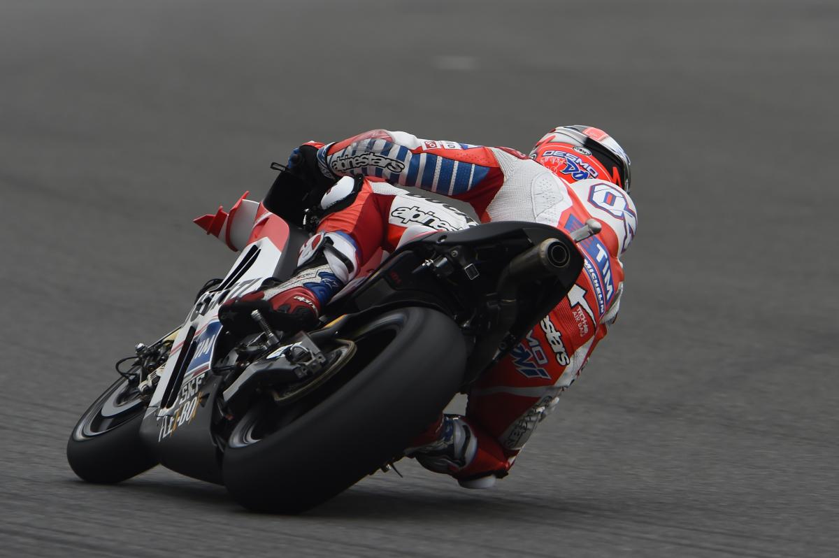 Lorenzo fastest, Pedrosa breaks collarbone