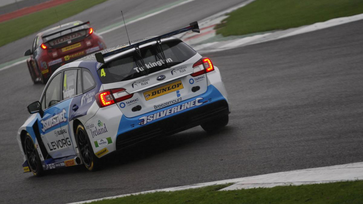 Turkington storms to pole in breath-taking session