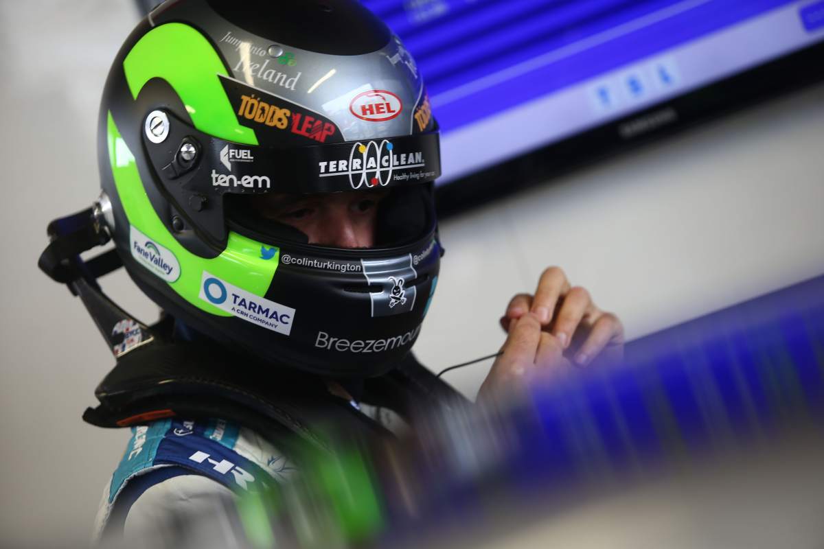Smith holds on for first BTCC win since 2014