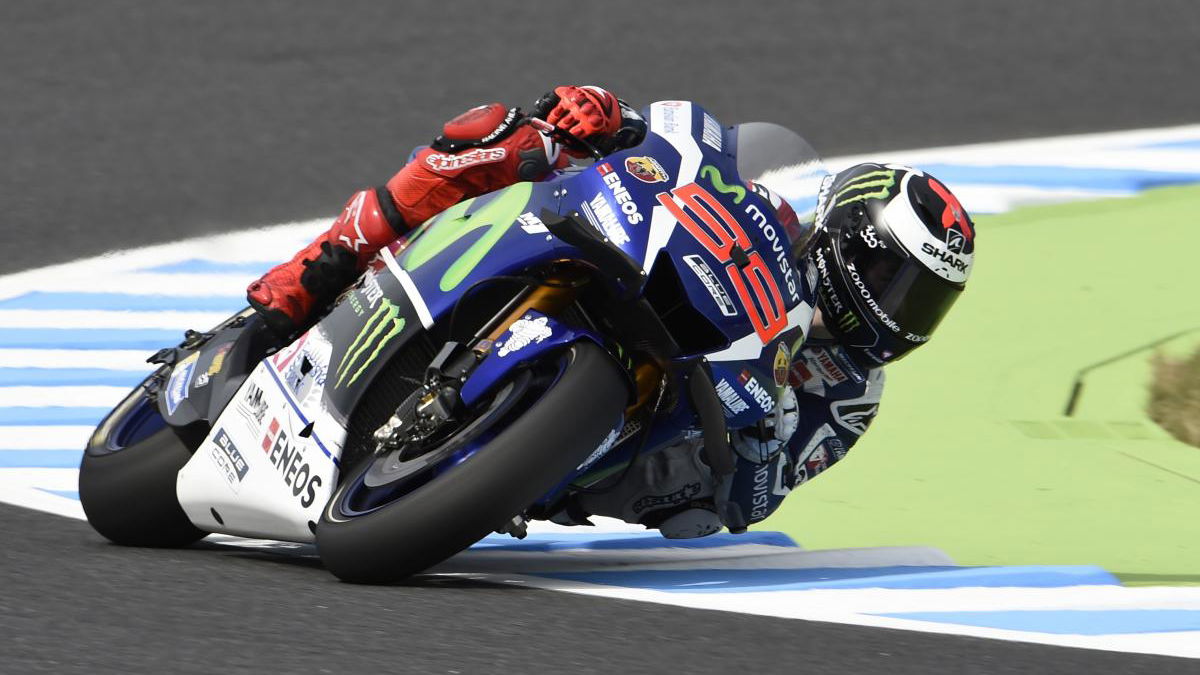 Lorenzo fastest, Pedrosa breaks collarbone