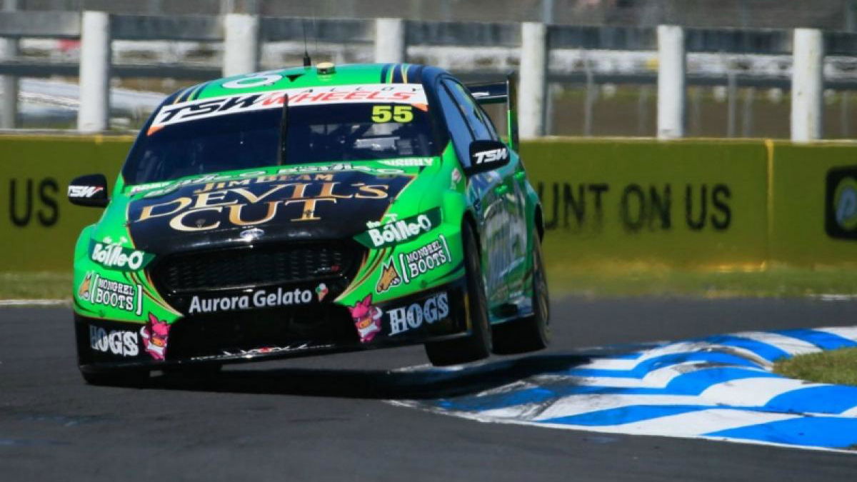 Reynolds wins as Lowndes hits drama