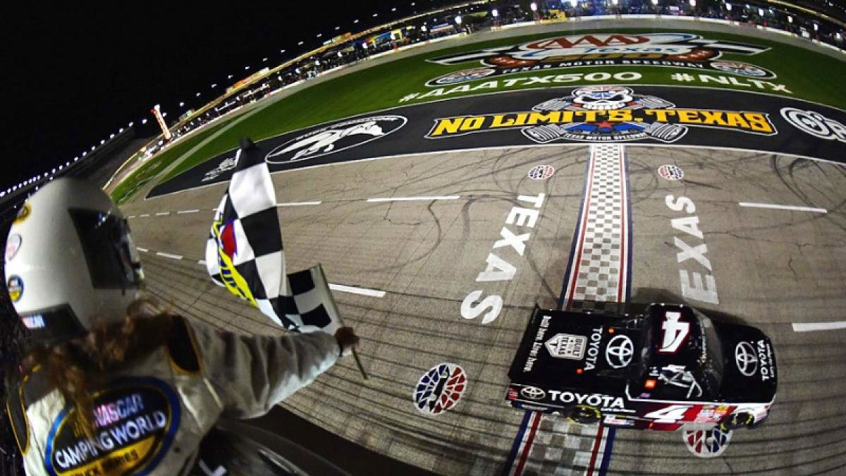 Jones extends Trucks lead with Texas win