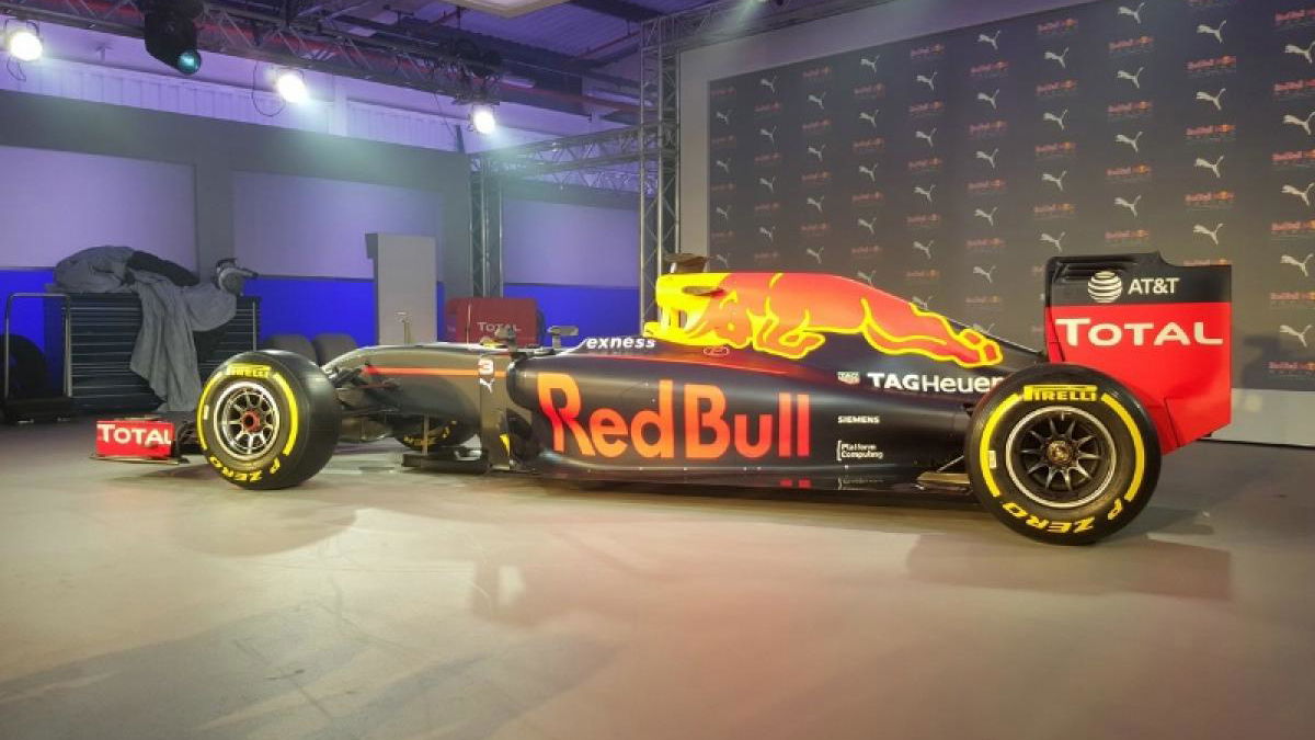 Red Bull unveils livery for 2016 F1 challenger