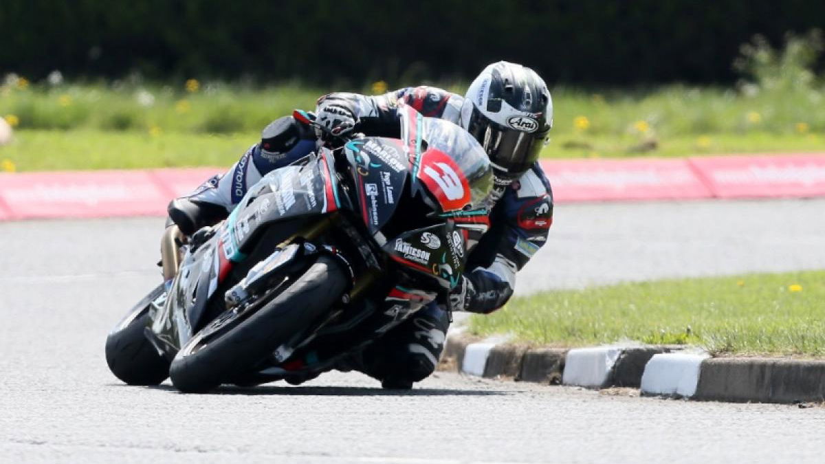 Dunlops dominate at Skerries 100