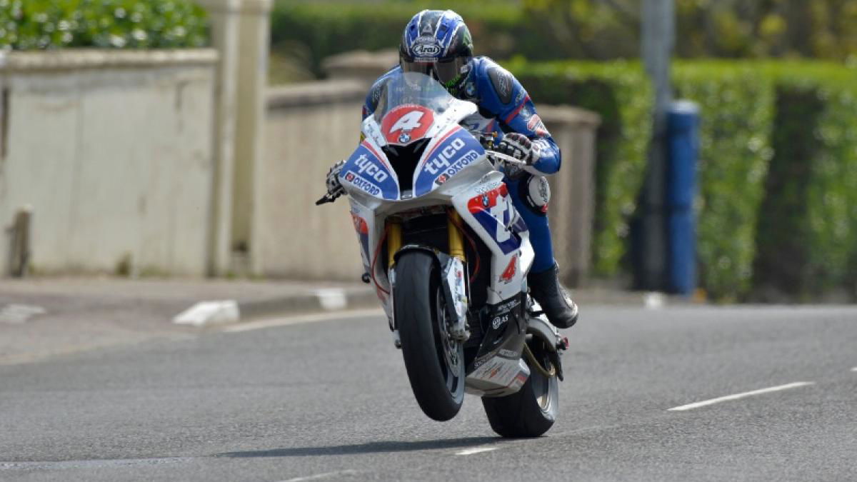NW200: Hutchinson wins Superstock thriller
