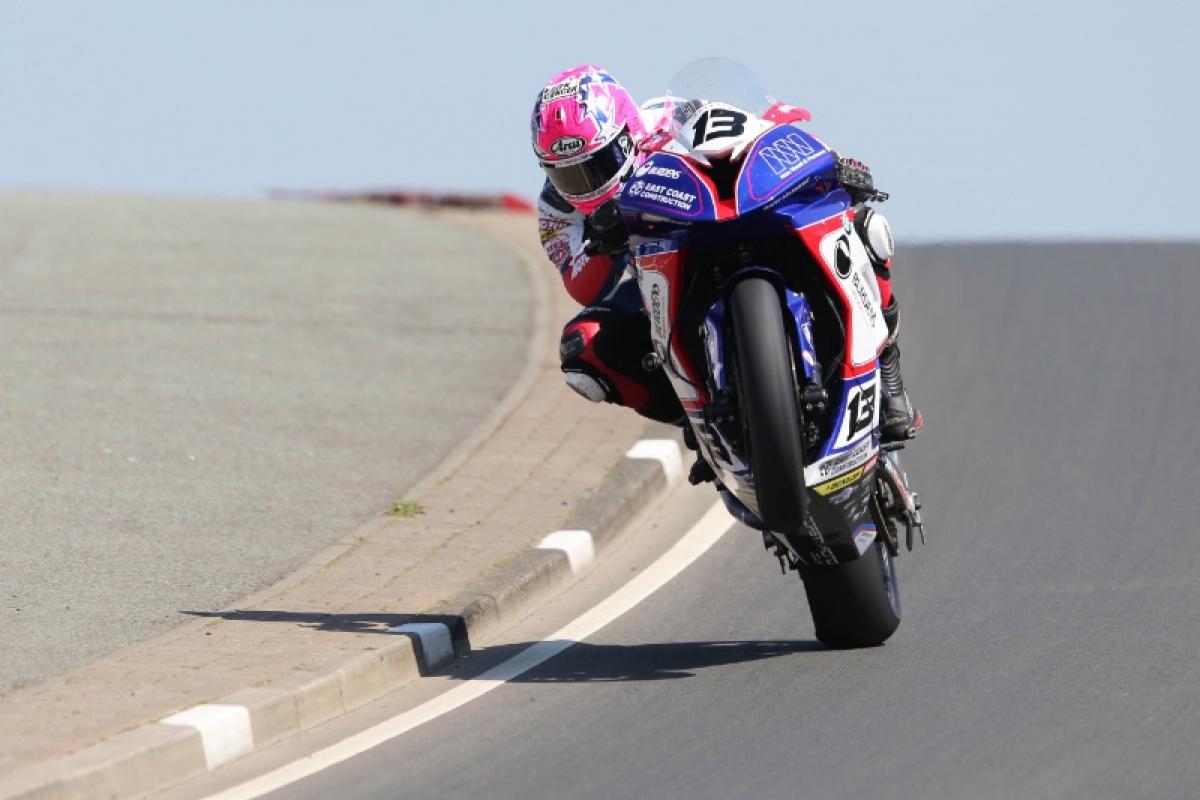 Classic TT: Dunlop edges Rutter in Junior race
