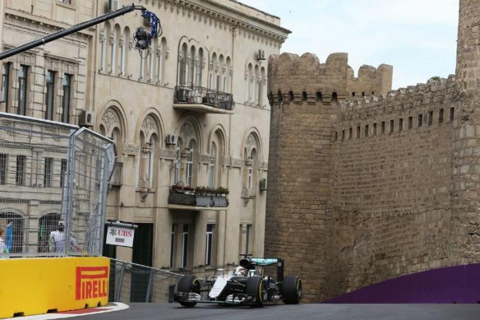 Bottas misses FP3 after drain cover damage