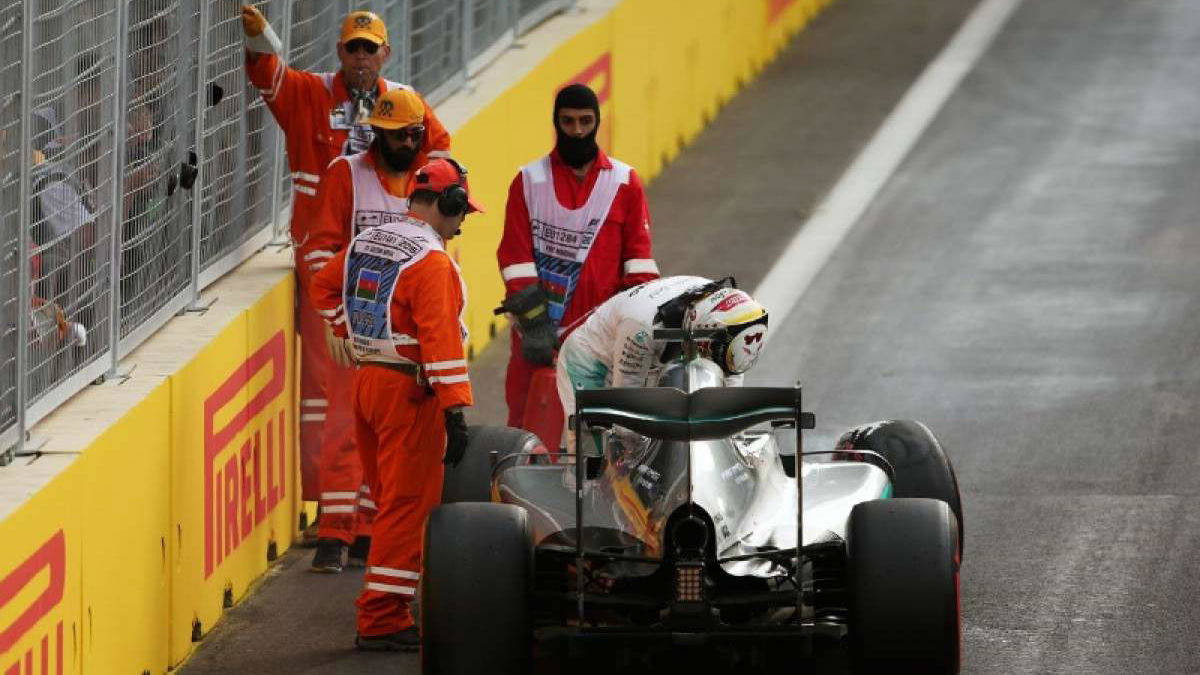 'Zero rhythm' as Hamilton takes blame for crash