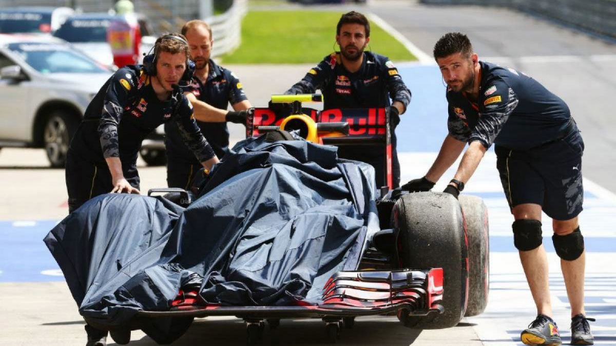 Vettel mocks Verstappen kerb complaints