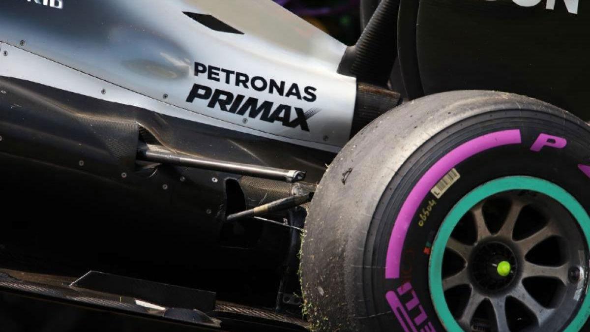 Mercedes calls for FIA to act on kerbs