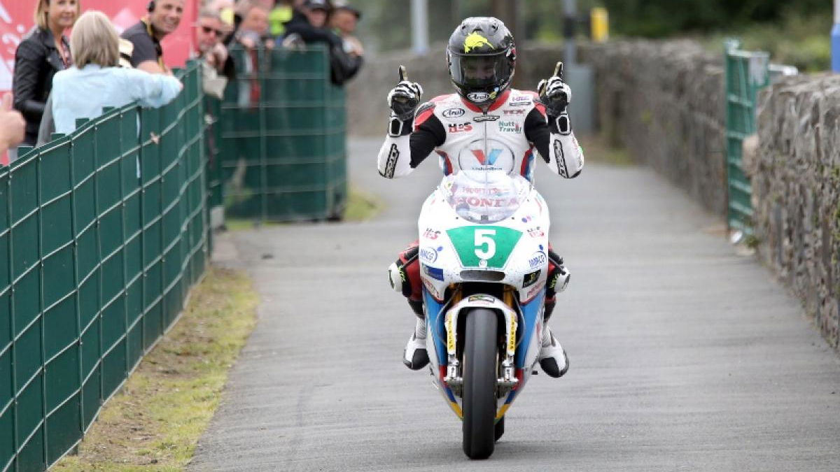 Classic TT: Anstey clocks fastest ever 250 lap