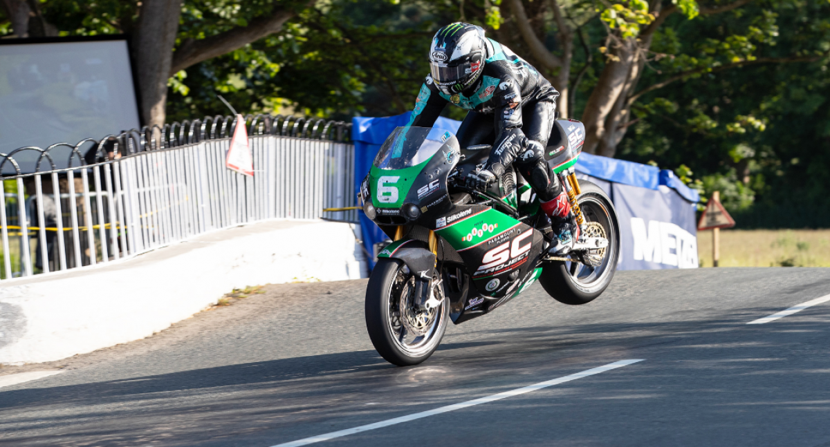 TT Ilha de Man 2023 – Michael Dunlop vence nas SuperTwin