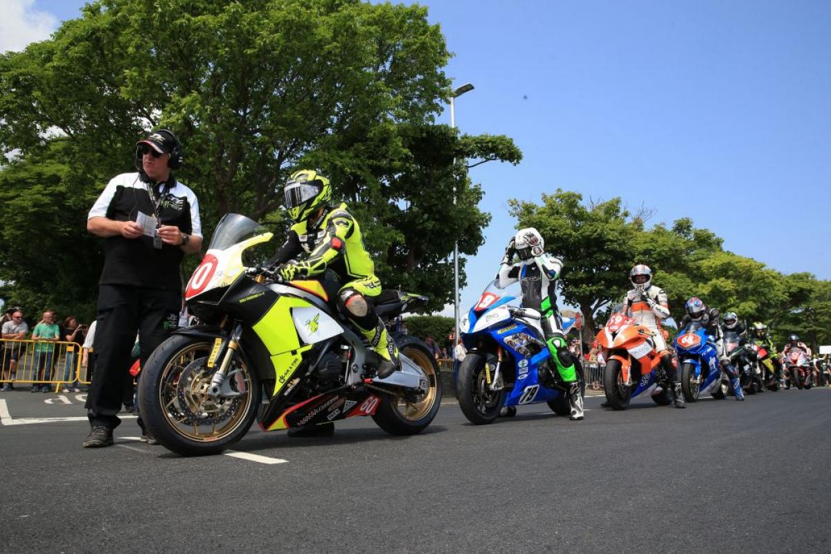 TwoNineSixEightOneThreeSeven: Isle Of Man Tt Crash Into Wall