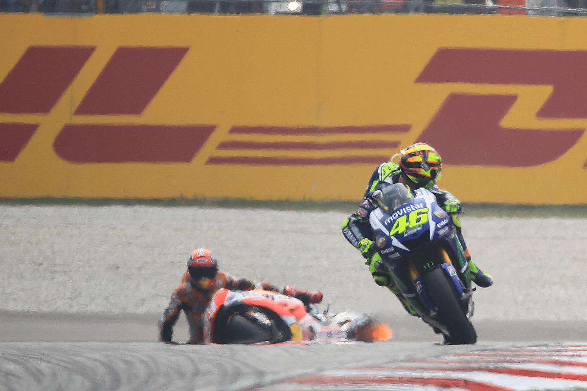 valentino rossi kicks marquez