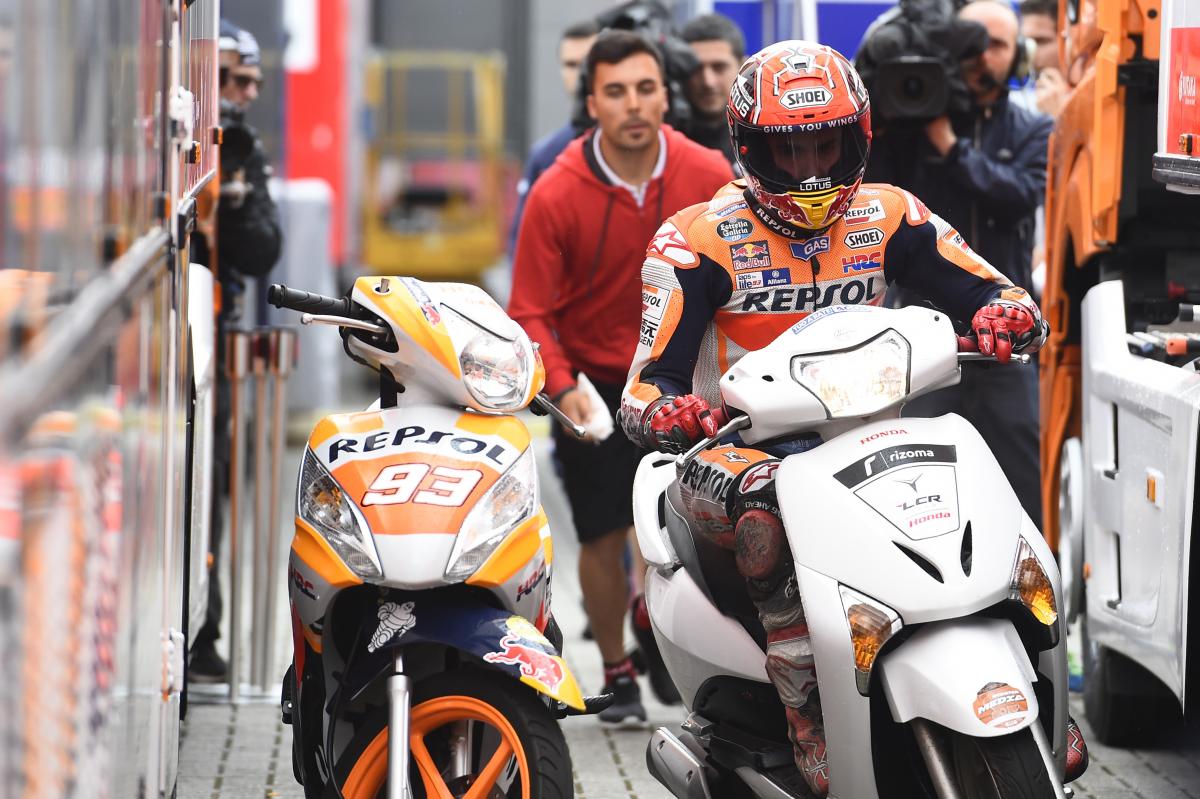 sufrir anunciar Articulación MotoGP Assen: Marquez describes massive save, scooter snatch | MotoGP | News
