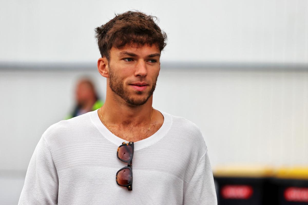 GASLY Pierre (fra), Scuderia AlphaTauri AT03, wearing Louis