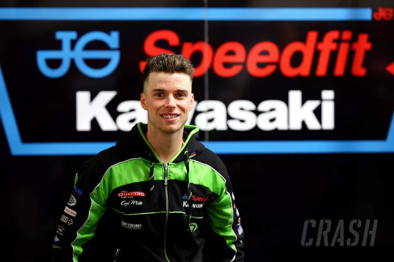 Currie joins Irwin at Bournemouth Kawasaki