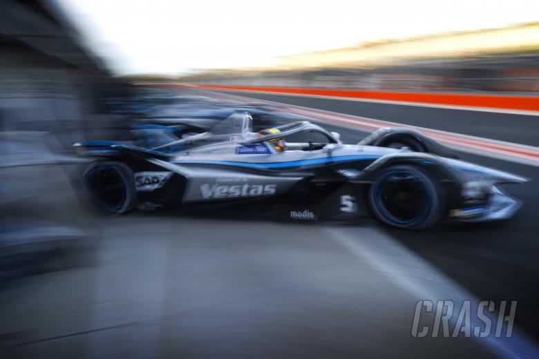 Vandoorne beats Dennis to first Formula E pole of 2022 in Diriyah