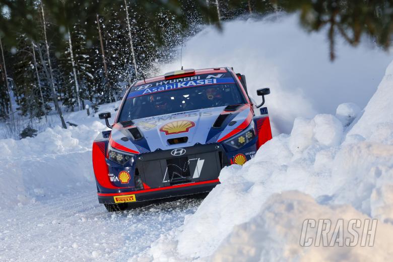 Neuville strikes late to take lead at Rally Sweden