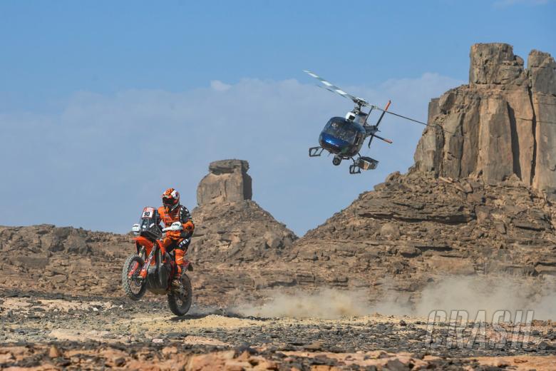 Petrucci back on pace at Dakar Stage 10, lead changes again