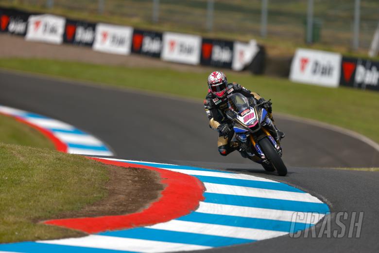 2022 British Superbike Knockhill: Ray seals race one with dominant performance