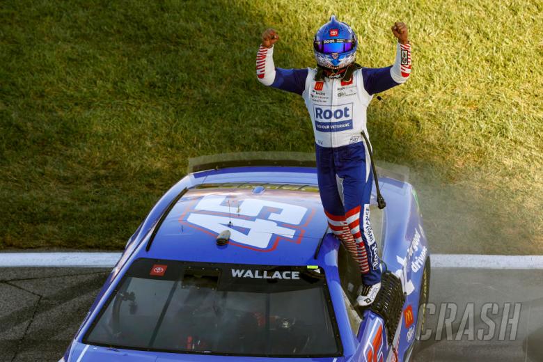 NASCAR: Wallace Menang di Kansas, Lebih Banyak Drama Playoff