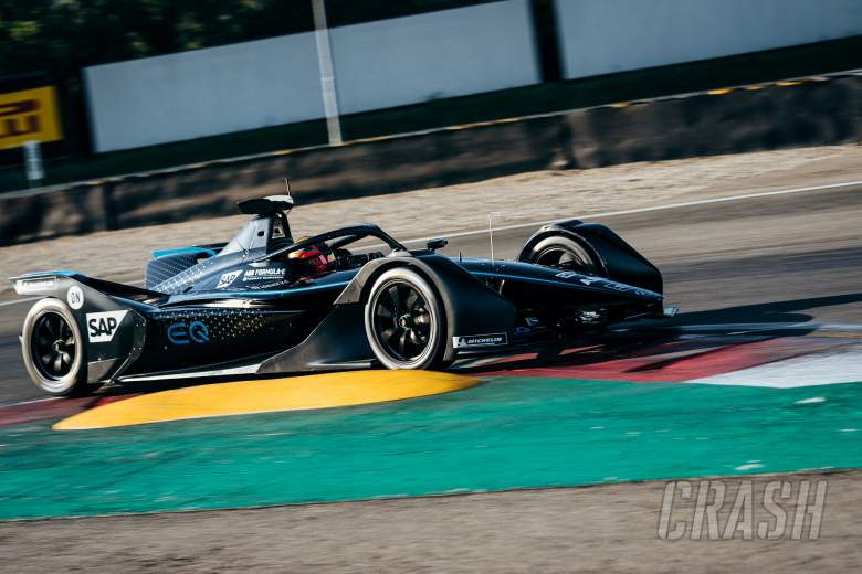 Tim Formula E Mercedes menyelesaikan tes pertama yang "sukses"