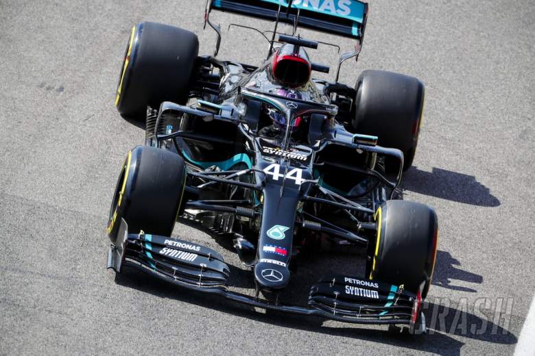 Hamilton mengalahkan Bottas untuk meraih pole position di F1 Tuscan GP
