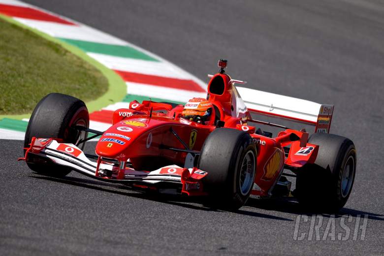Mick Schumacher mendemonstrasikan Ferrari pemenang gelar F1 2004 milik ayah Michael