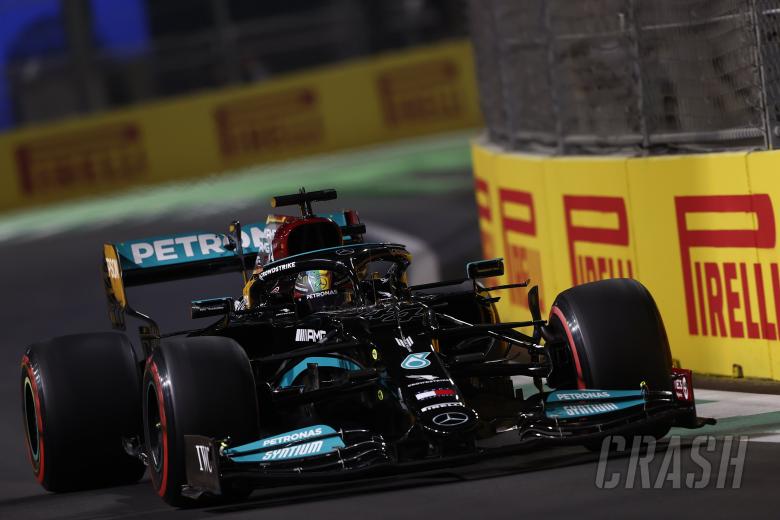 Hamilton Samakan Kedudukan di F1 GP Arab Saudi yang Gila