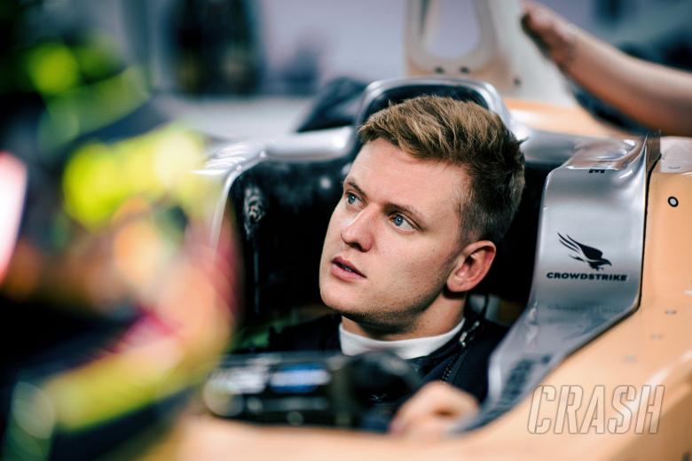 Schumacher Lakukan Seat-Fitting Mercedes untuk Musim 2023