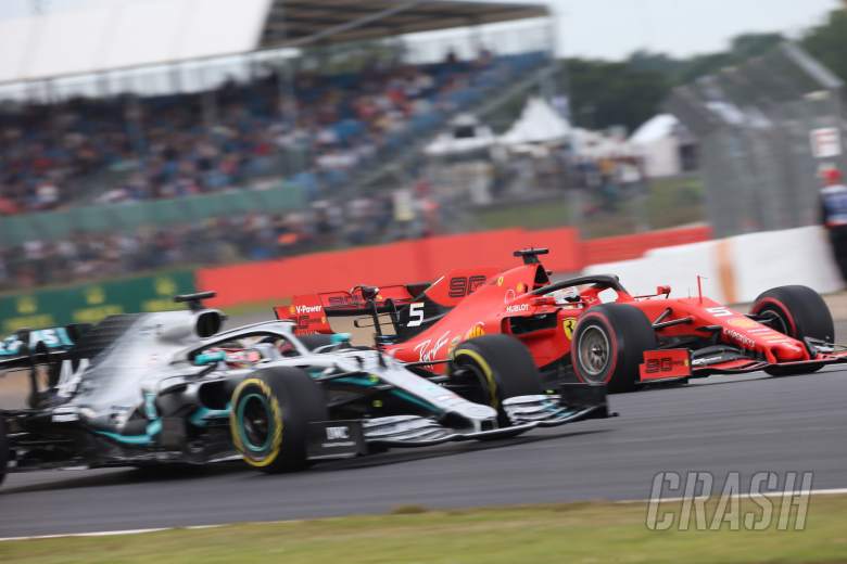 Hamilton mendukung Vettel untuk pulih dari kesulitan saat ini