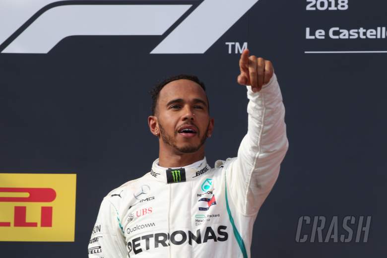 Hamilton memperpanjang kontrak Mercedes F1 dengan kontrak dua tahun