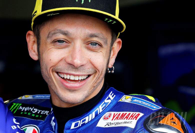 Valentino Rossi re-signs for Yamaha