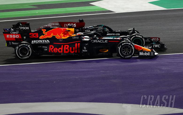 Siapa Lebih Layak Memenangi Gelar F1 2021, Max atau Lewis?