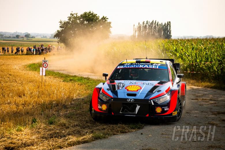 WRC Belgia: Neuville Kejutkan Rival untuk Pimpin Hari Jumat