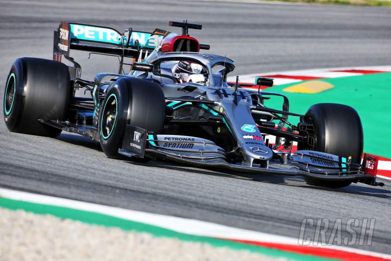 Hamilton Tidak Keberatan Mercedes Kembali ke Warna Silver