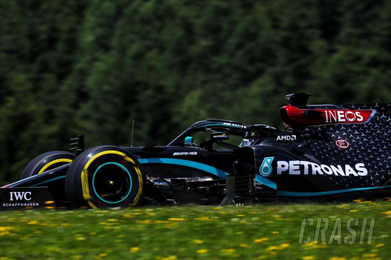 Hamilton holds firm in F1 FP3 as Verstappen closes; Latifi crashes