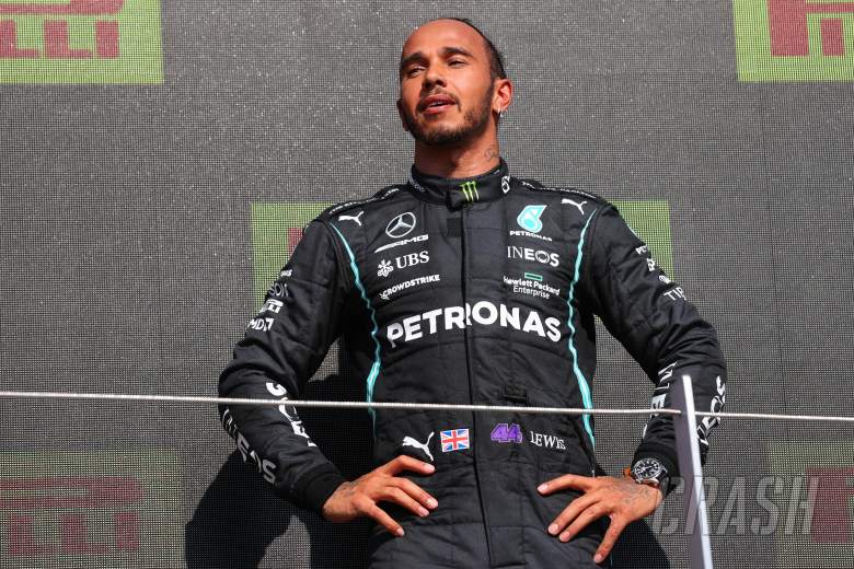 Lewis Hamilton Menilai Verstappen Tidak Memberinya Ruang
