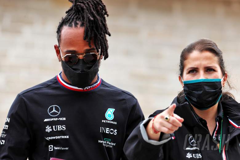 Hamilton braced for “incredibly difficult” F1 title fight run-in