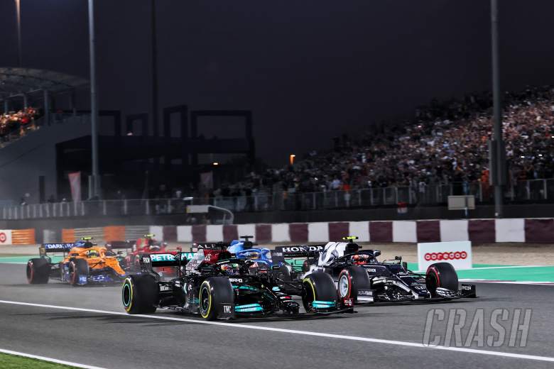 Hamilton ‘never felt under threat’ from soft tyre runners at F1 start in Qatar