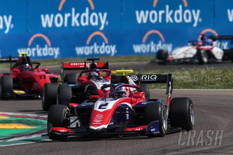 Stanek Menangi Feature Race F3 Imola yang Dramatis