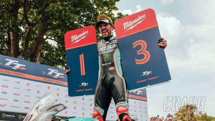 Hickman denies Dunlop to win Senior TT at 2023 Isle of Man TT