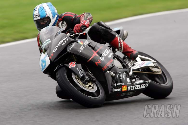 Pic: Tim Keeton/Raymonds Press Agency. 10.9.05.British Superbike Championship. Oulton Park, Cheshire