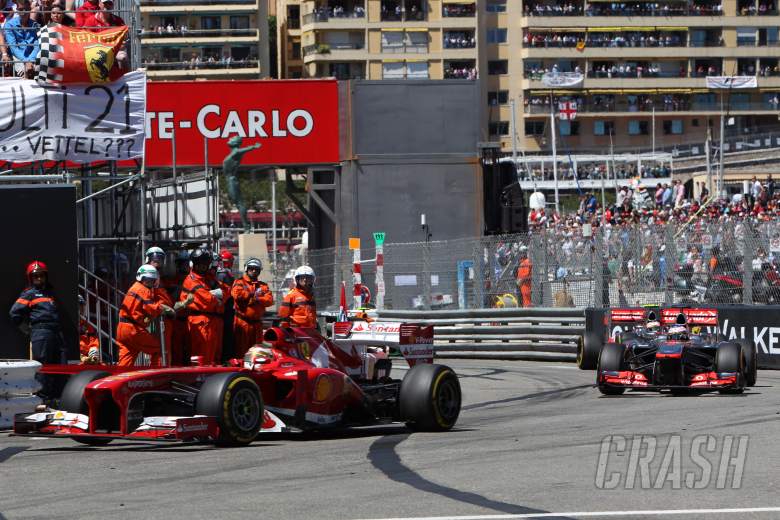 26.05.2013- Race, Fernando Alonso (ESP) Scuderia Ferrari F138 leads Jenson Button (GBR) McLaren Merc