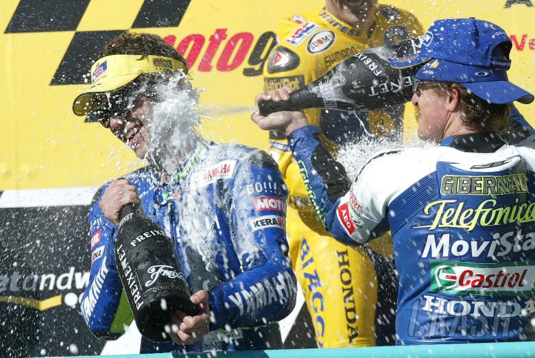 Gibernau sprays Rossi who celebrates win, South African MotoGP, 2004