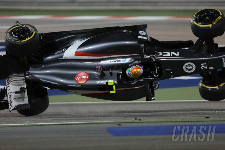 06.04.2014- Race, 21 crash, Esteban Gutierrez (MEX), Sauber F1 Team C33