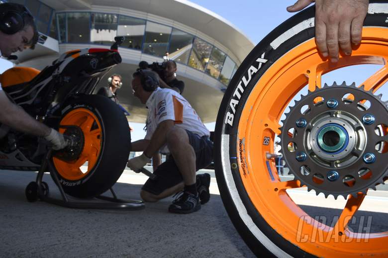 Bridgestone tyre change, Spanish MotoGP 2014