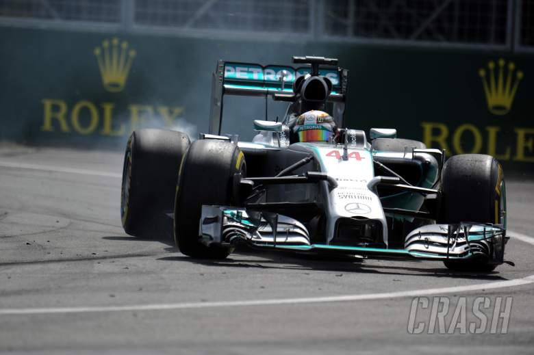 Hamilton 'pushing flat out' to close gap